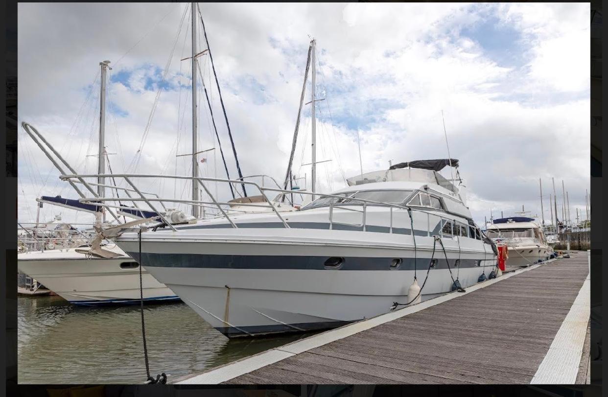 Hotel Beautiful And Magnific Yacht Lisboa Exterior foto